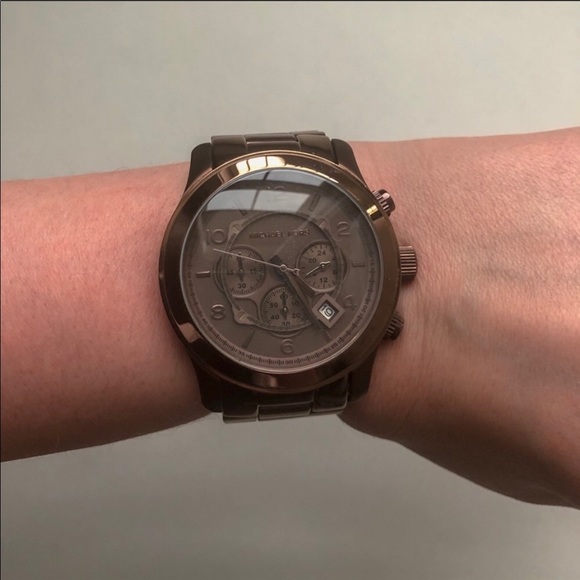 Michael Kors Oversized Watch - Picture 7 of 8